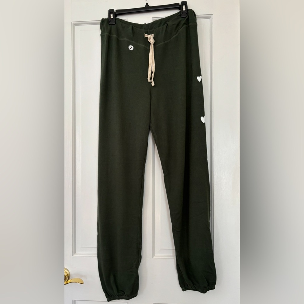 NEW Sundry sweatpants with heart print